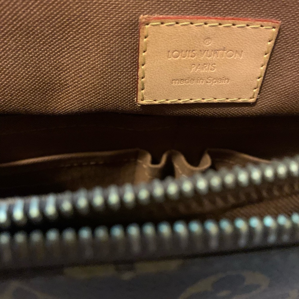 Louis vuitton messenger bag